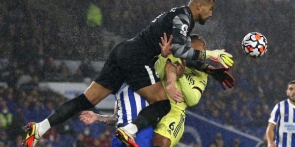 半岛体育APP-真·满地找牙！阿森纳艰难战平 巴西中卫又一次遭罪