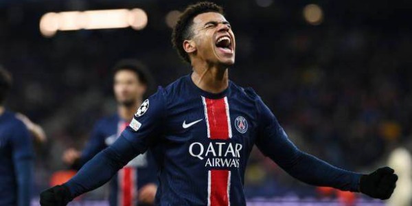 半岛体育在线-【人物】19岁杜埃横空出世，巴黎攻击群全活了