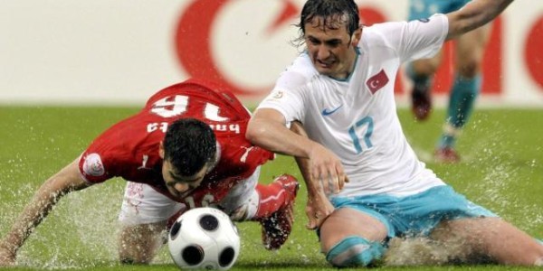 半岛体育APP-欧洲杯第一场雨战来袭?布加勒斯特球场成了游泳池