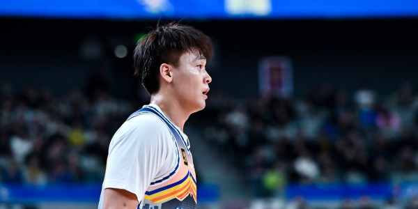 半岛体育-媒体人：若交易达成 陈盈骏+赵睿+雷蒙+曾凡博+周琦太奢华了