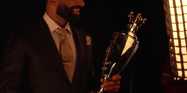 半岛体育网址-萨拉赫女儿们同获殊荣：PFA最佳与金靴奖杯各得其所