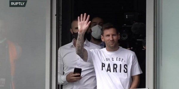 四年前的今天，梅西自由身加盟巴黎，迎来生涯效力的第二支球队