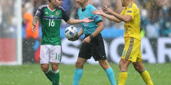 半岛体育APP-欧洲杯第一场雨战来袭?布加勒斯特球场成了游泳池