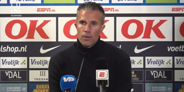 半岛体育-被球迷怒骂&amp;quot;滚蛋&amp;quot;！范佩西：听到了，但这些年我已练就一副厚脸皮